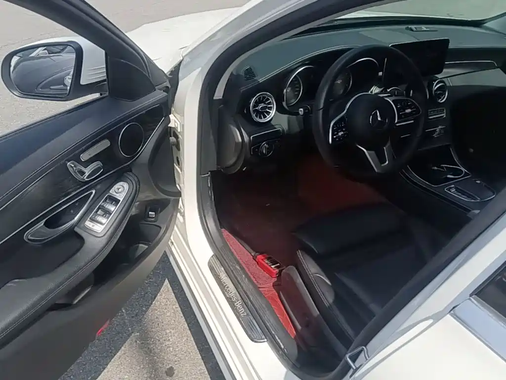 Mercedes-Benz C-Class 2019 — фото 16