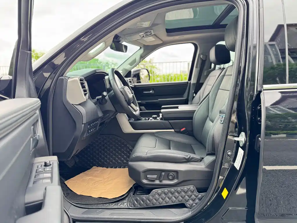 Toyota Sequoia 2023 — фото 21