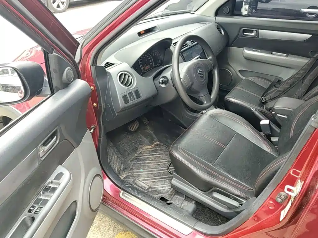Suzuki Swift 2015 — фото 16