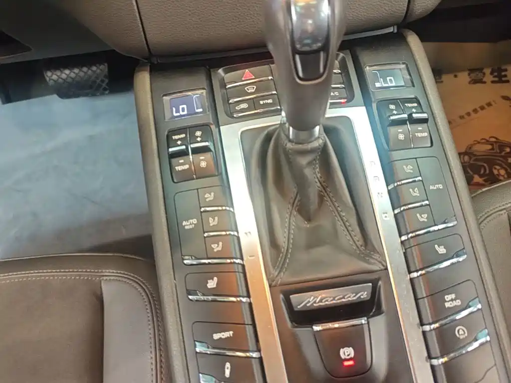 Porsche Macan 2015 — фото 14