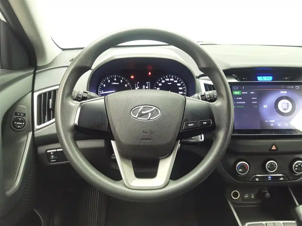 Hyundai ix25 2017 — фото 11