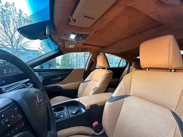 Lexus ES 2022