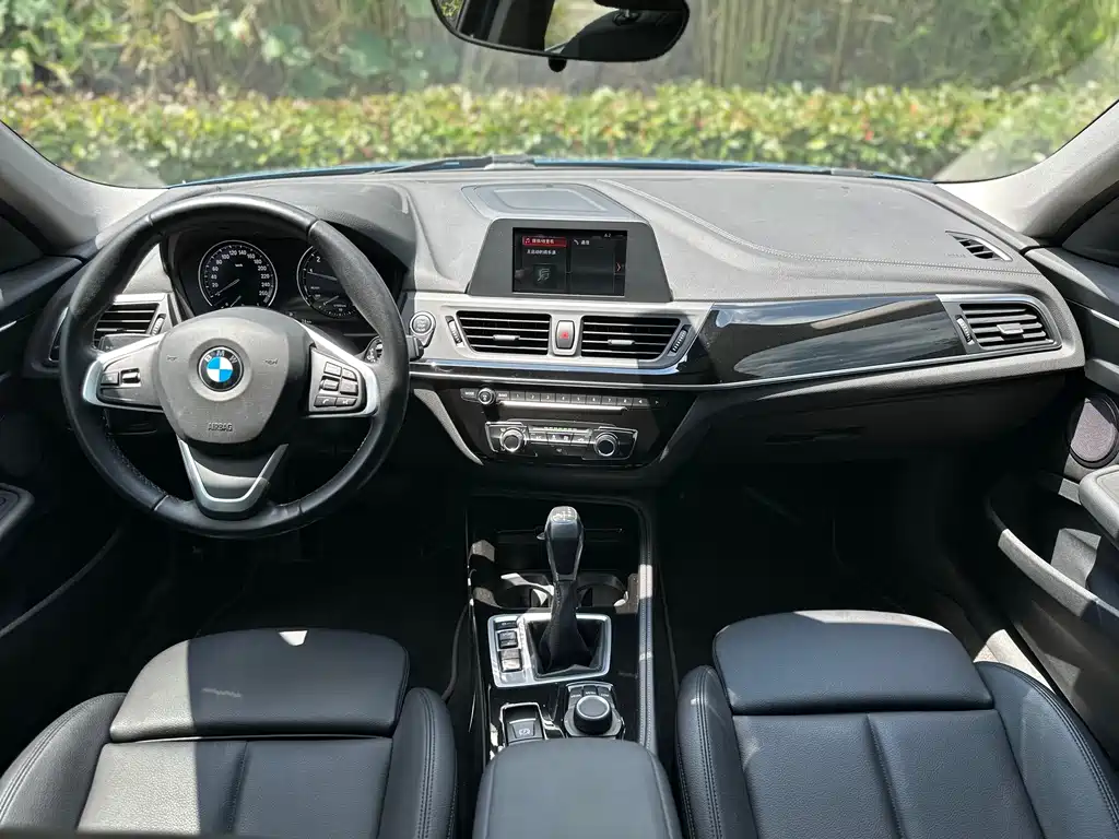 BMW 1 Series 2018 — фото 18