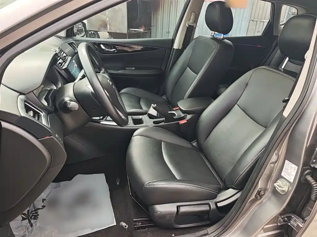 Nissan Tiida 2018 — фото 15