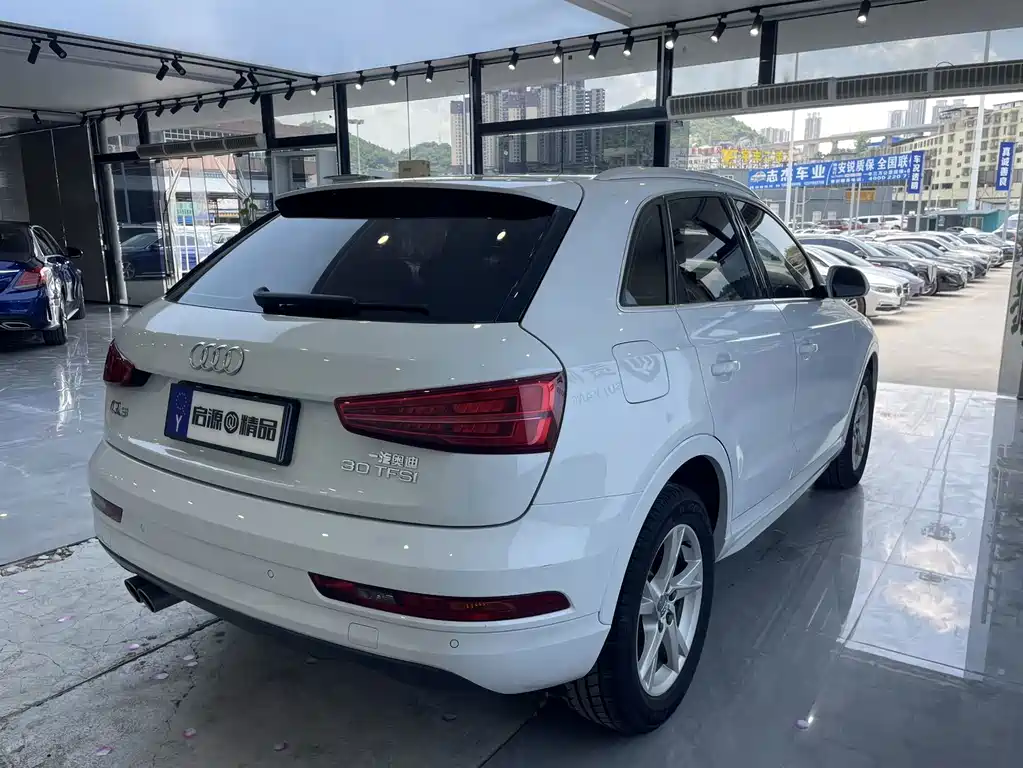 Audi Q3 2018 — фото 23