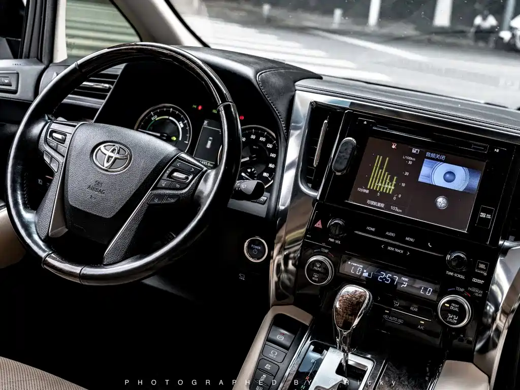 Toyota Alphard 2020 — фото 5