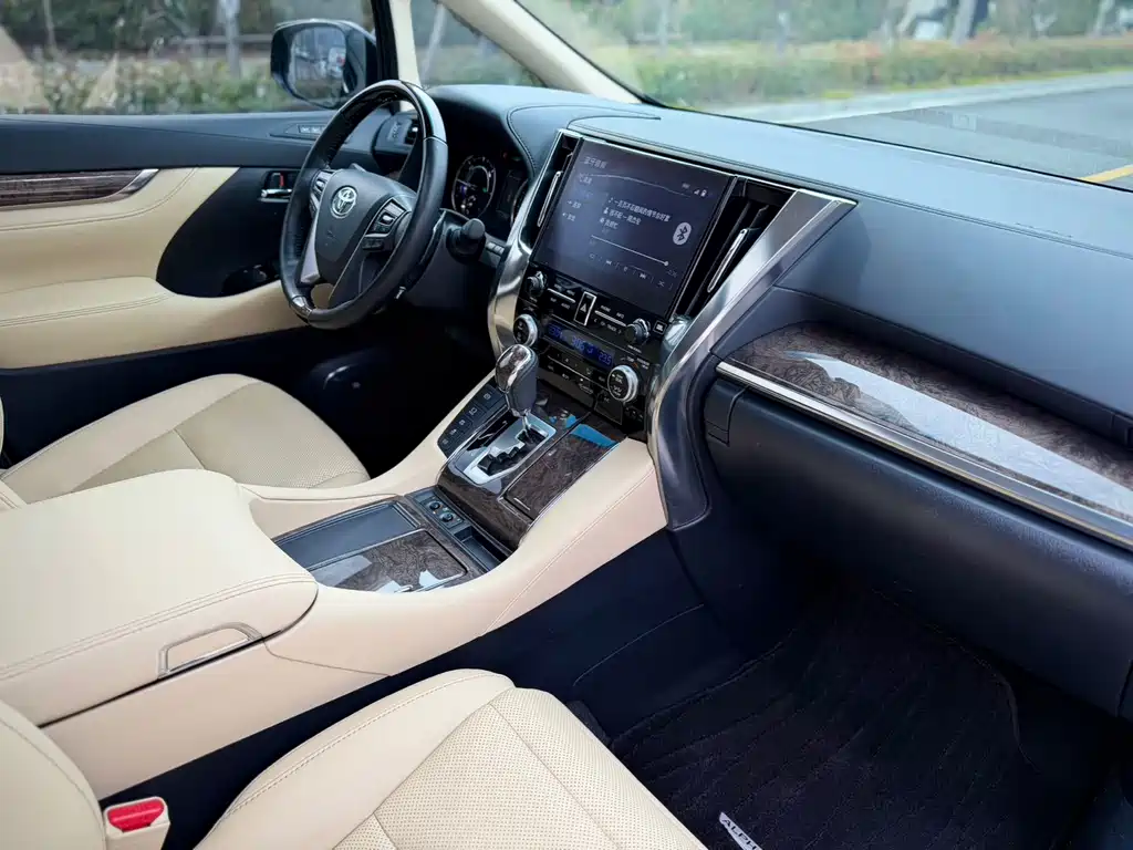 Toyota Alphard 2022 — фото 15