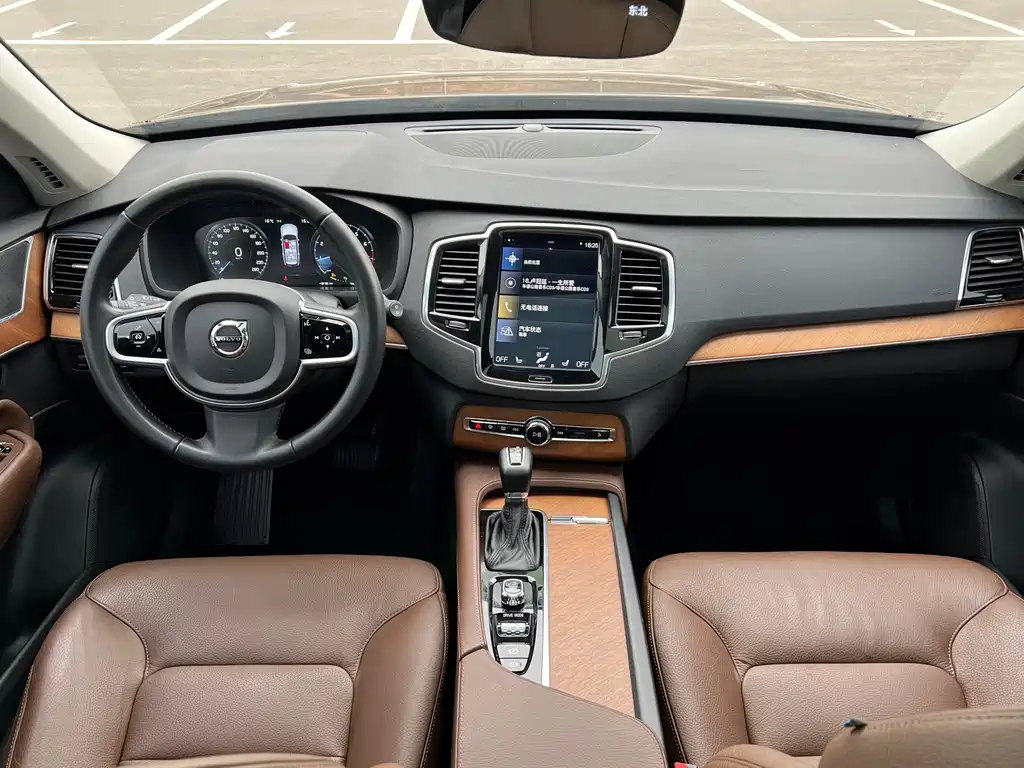 Volvo XC90 2019 — фото 10