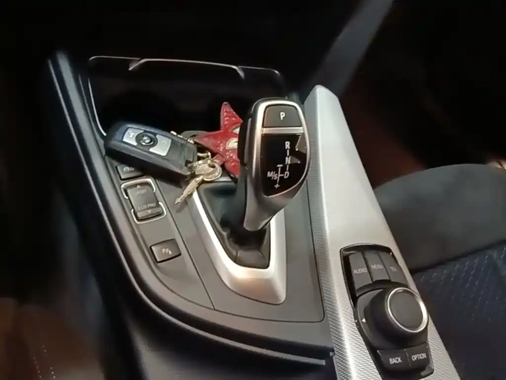 BMW 3 Series 2017 — фото 14