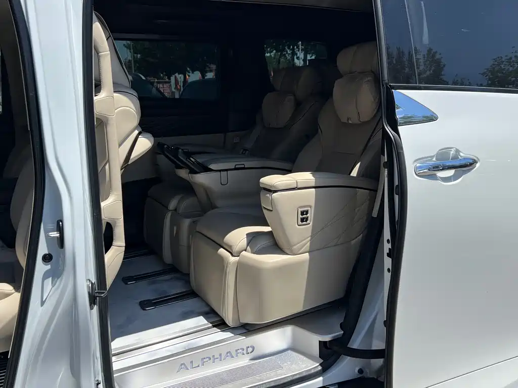 Toyota Alphard 2025 — фото 6