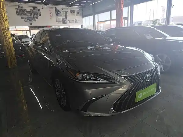 Lexus ES 2022