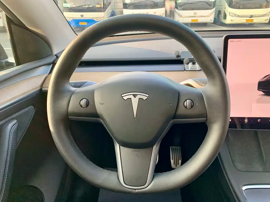 Tesla Model Y 2022 — фото 24