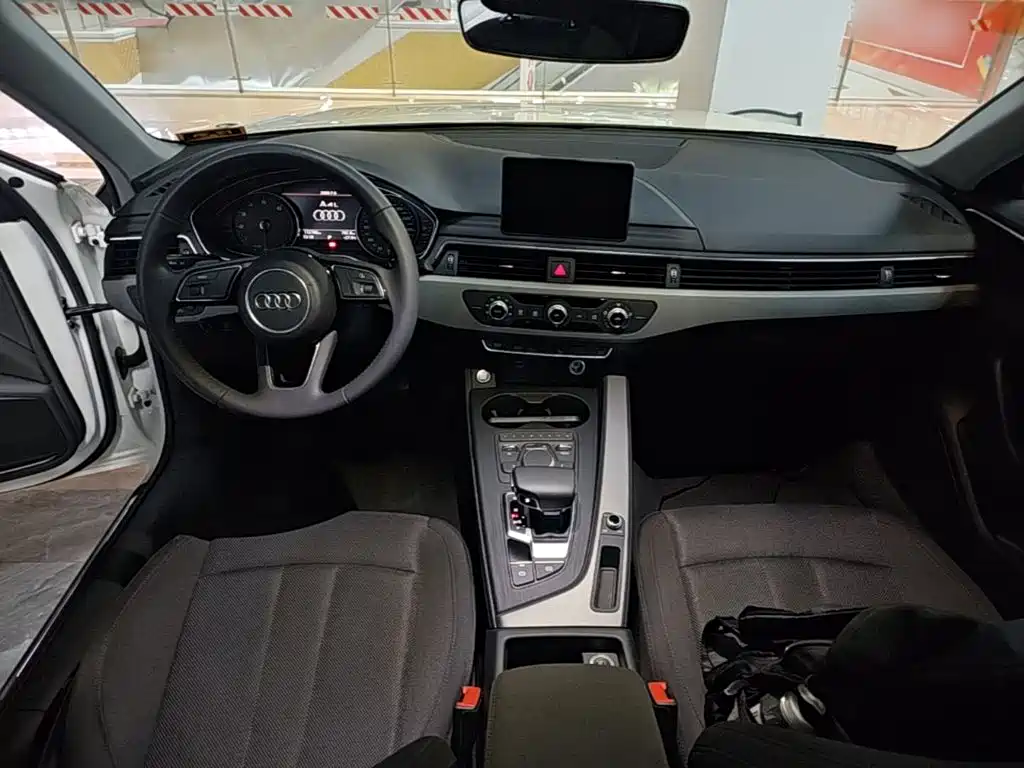 Audi A4L 2018 — фото 10