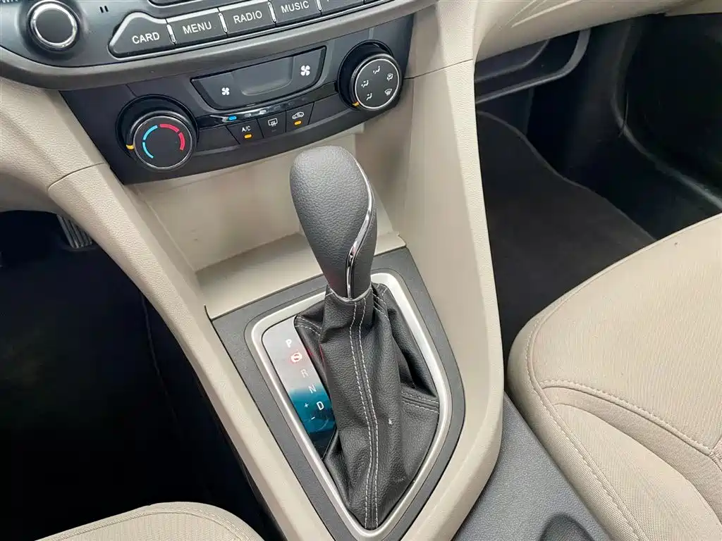 Buick Excelle 2015 — фото 10