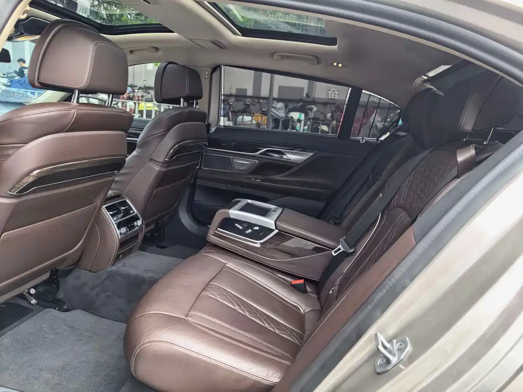 BMW 7 Series 2021 — фото 16