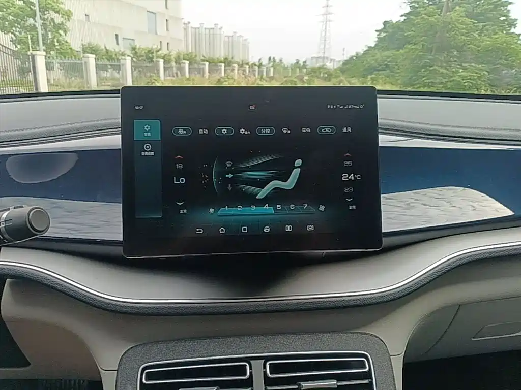 BYD Qin PLUS 2022 — фото 13