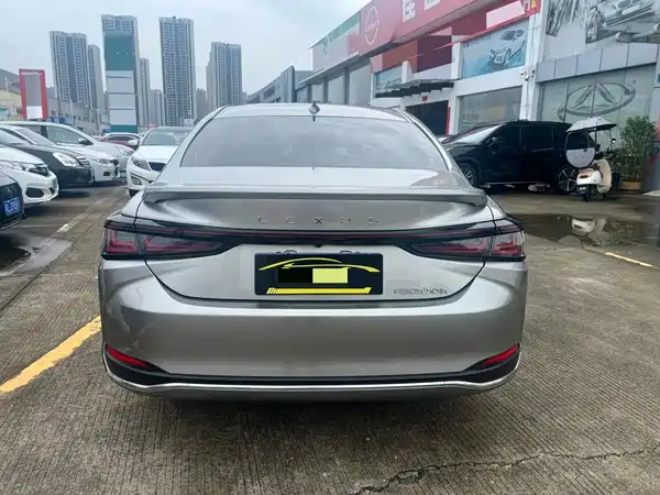 Lexus ES 2025