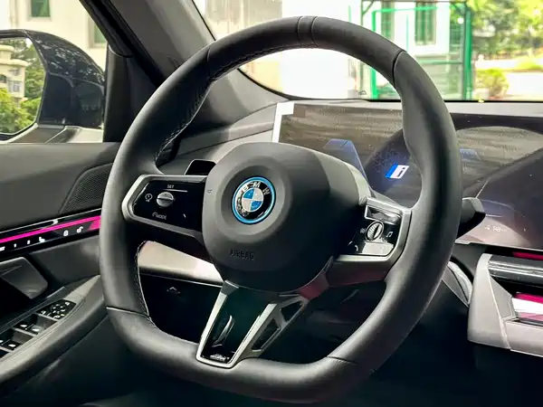 BMW i5 2025