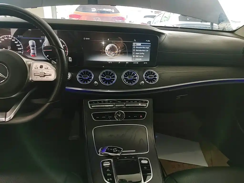 Mercedes-Benz E-Class 2019 — фото 13