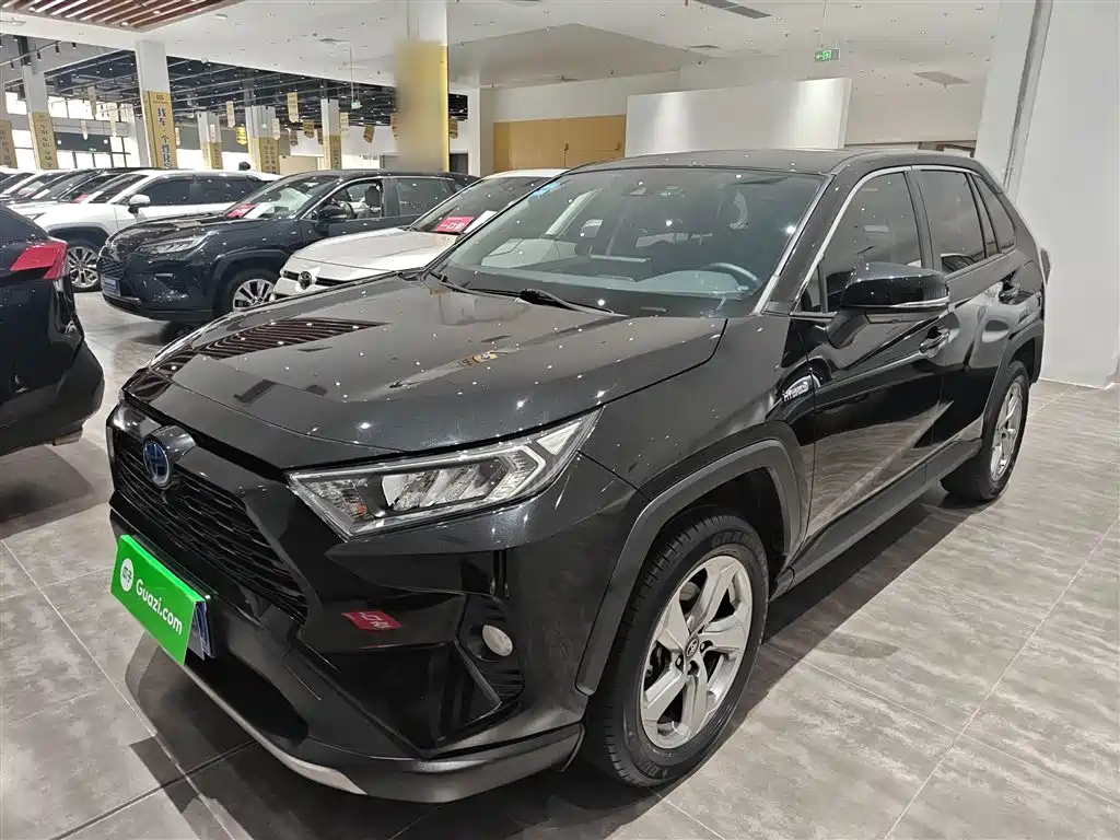 Toyota RAV4 2021 — фото 2