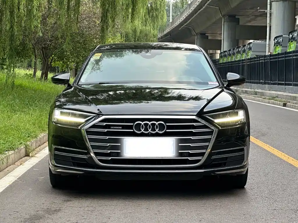 Audi A8 2022 — фото 2