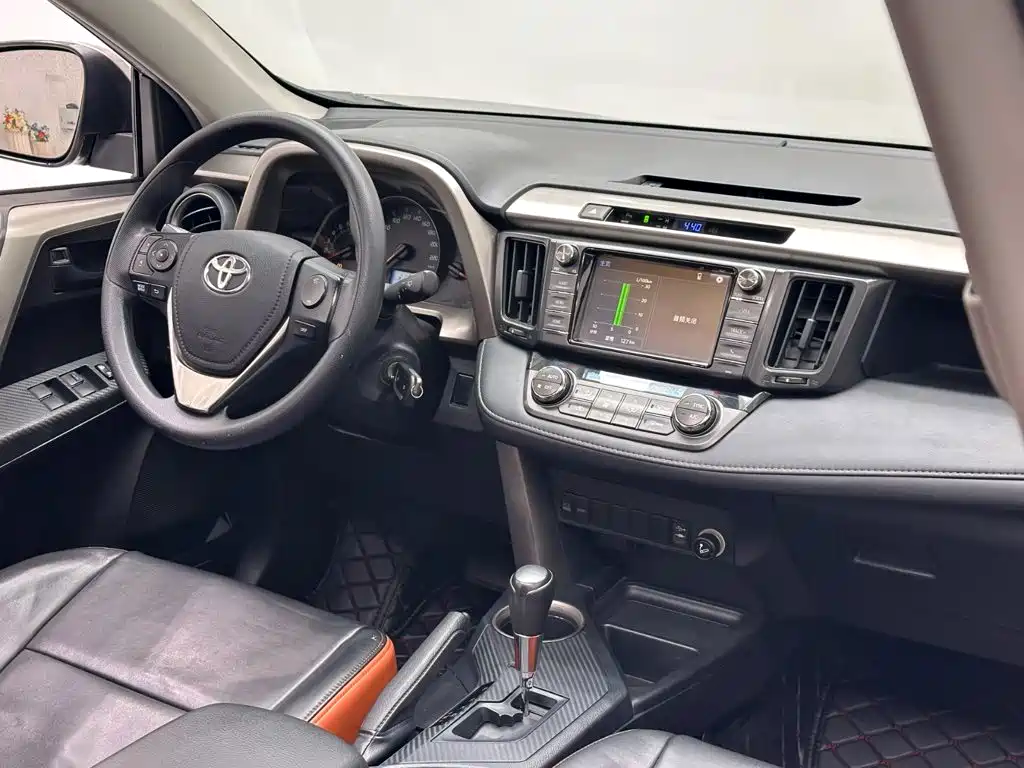 Toyota RAV4 2016 — фото 13
