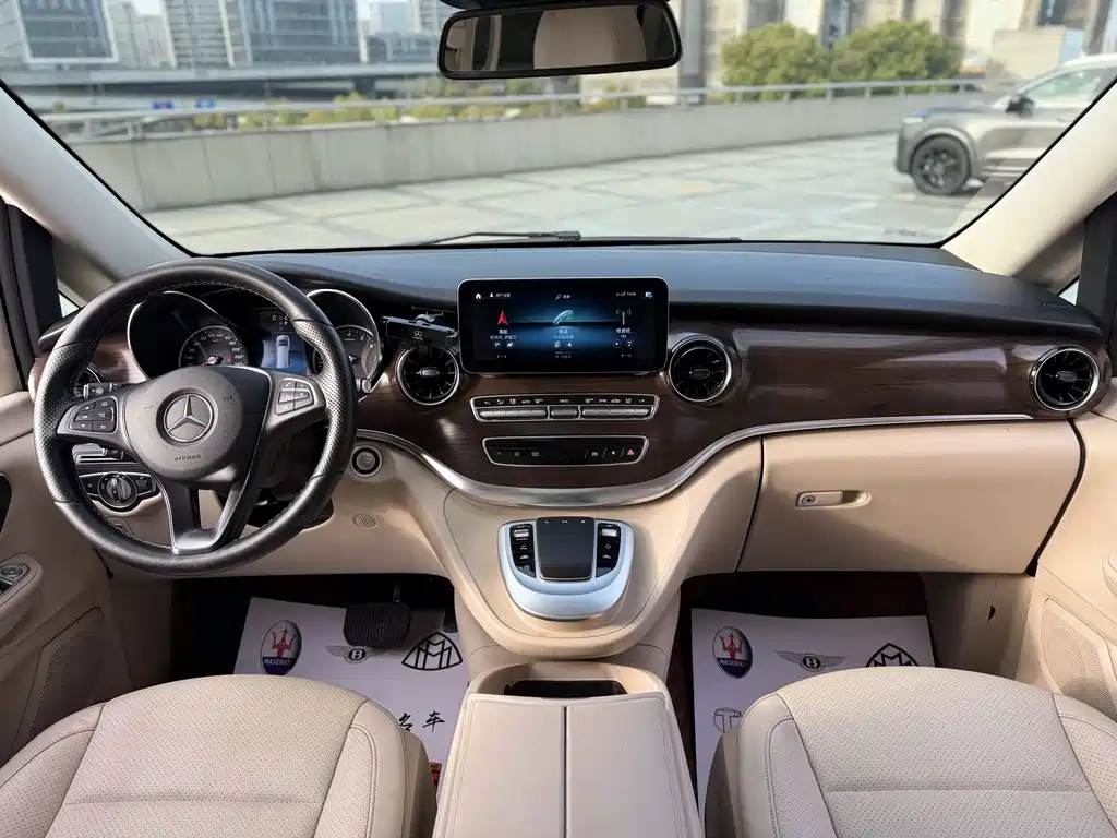 Mercedes-Benz V-Class 2021 — фото 11