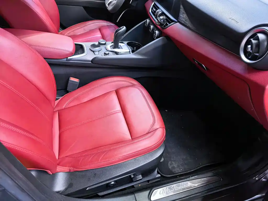 Alfa Romeo Giulia 2020 — фото 11