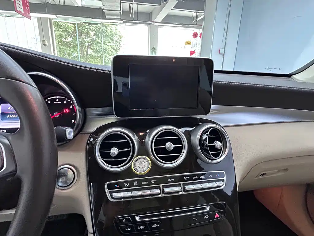 Mercedes-Benz GLC 2018 — фото 17