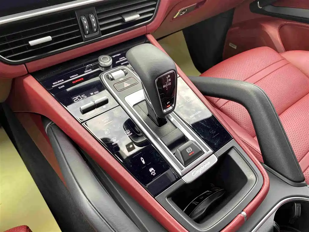 Porsche Cayenne 2020 — фото 10