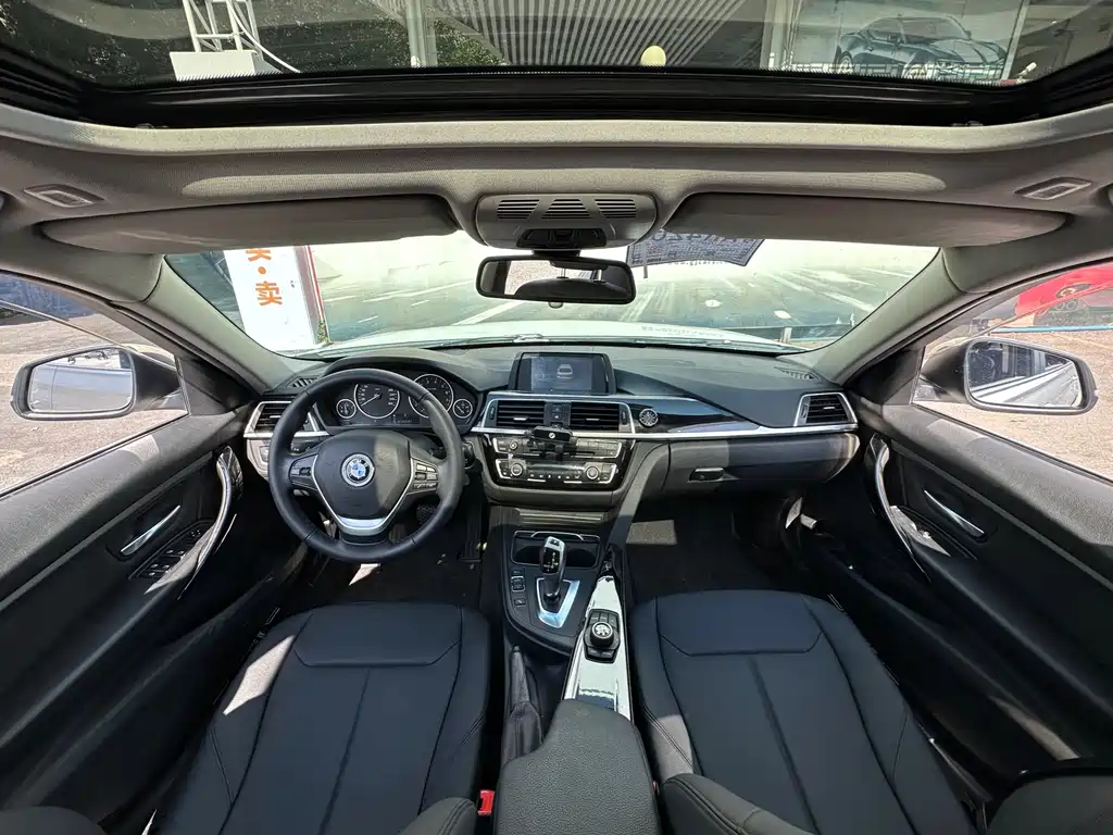 BMW 3 Series 2016 — фото 15
