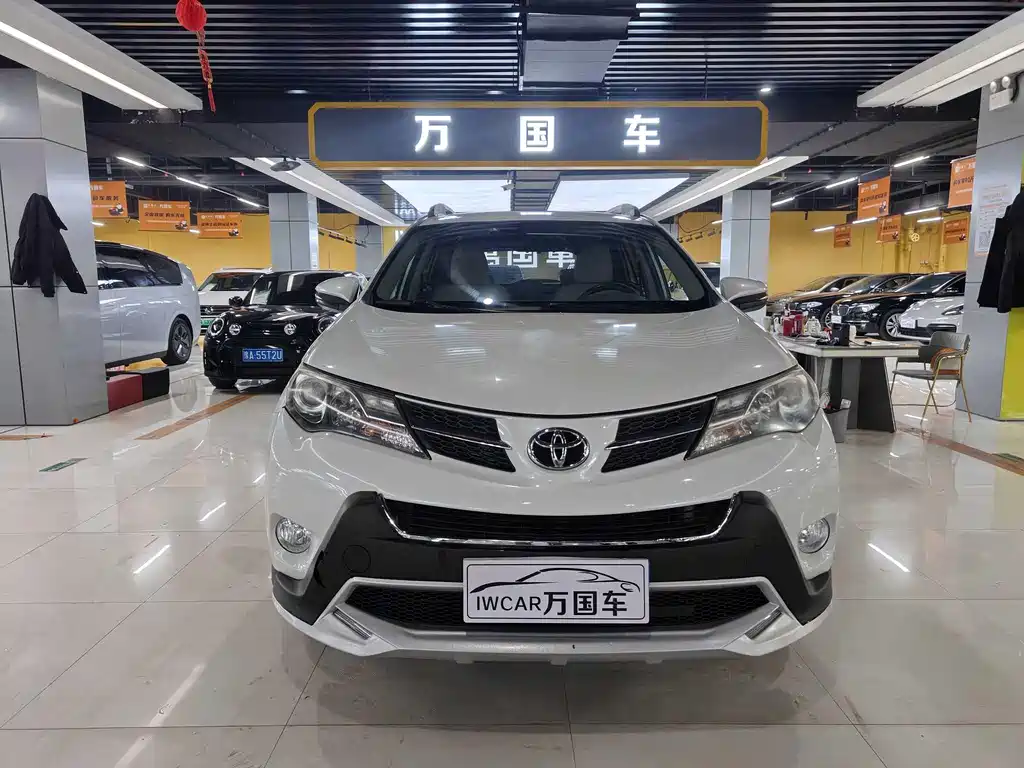 Toyota RAV4 2015 — фото 1
