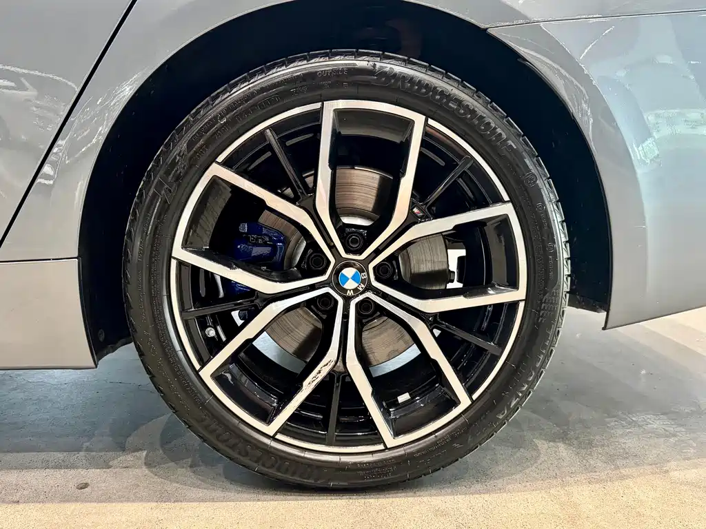 BMW 5 Series 2022 — фото 17