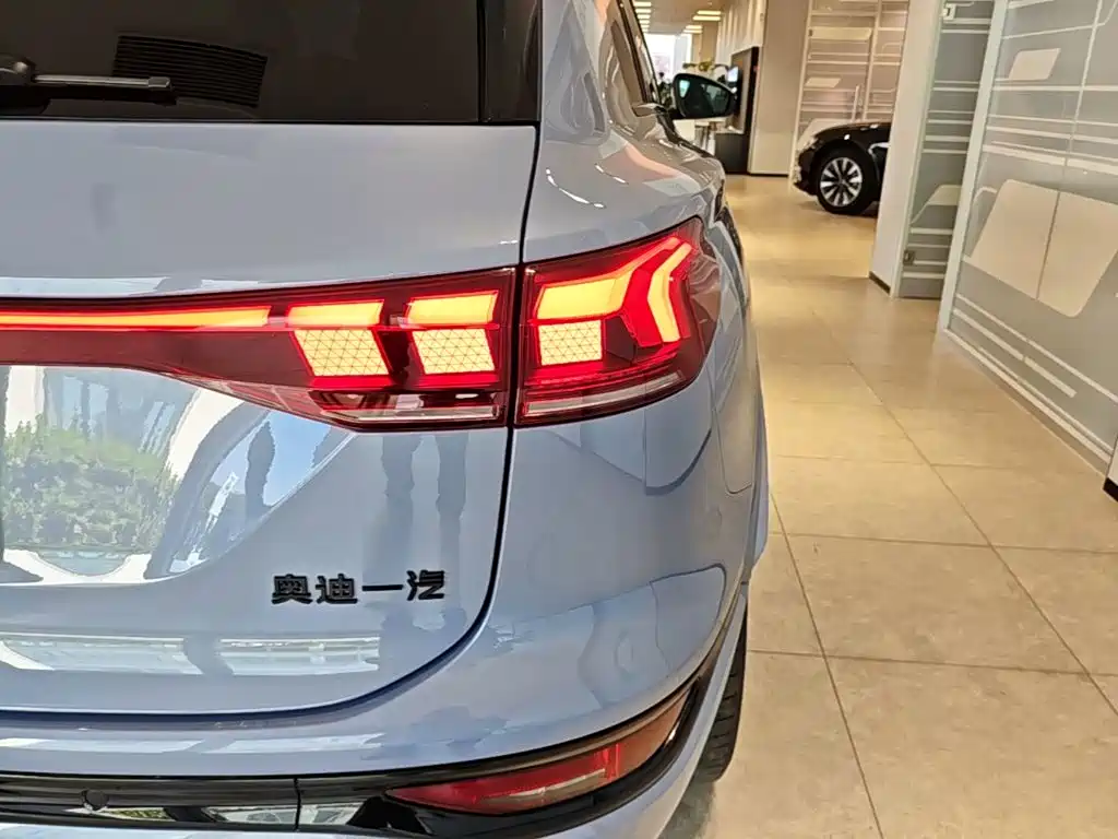 Audi Q6L e-tron 2025 — фото 8