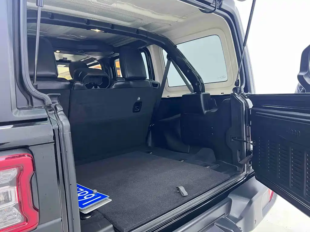 Jeep Wrangler 2021 — фото 14