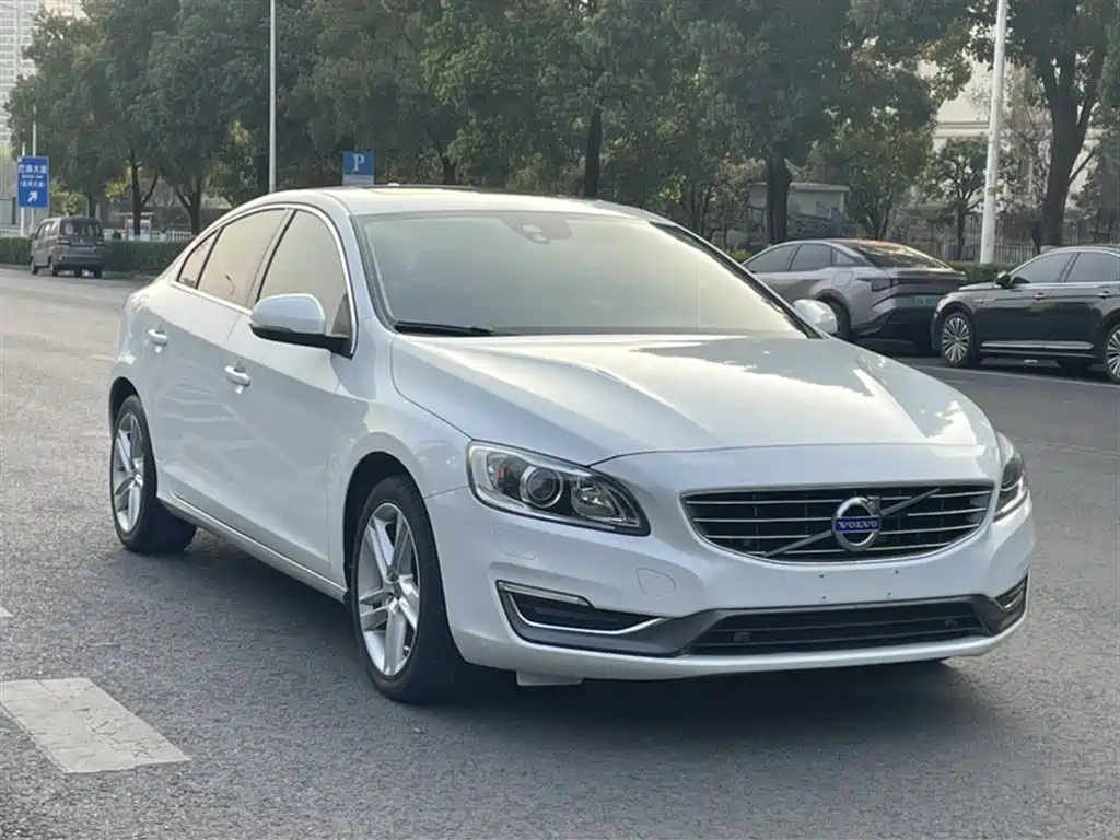 Volvo S60 2014 — фото 19
