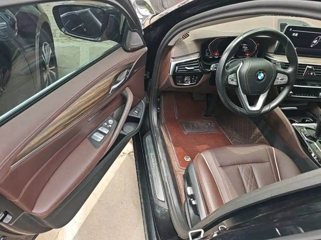BMW 5 Series 2023 — фото 16