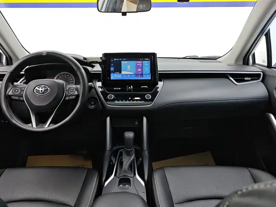 Toyota Corolla Cross 2022 — фото 13