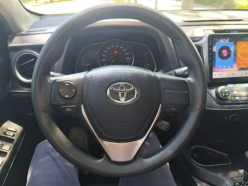 Toyota RAV4 2019 — фото 11