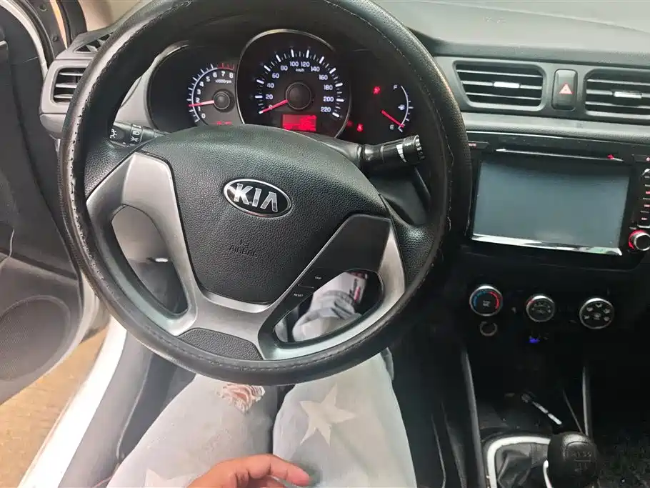 Kia K2 2015 — фото 12