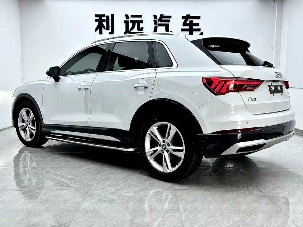 Audi Q3 2019 — фото 19