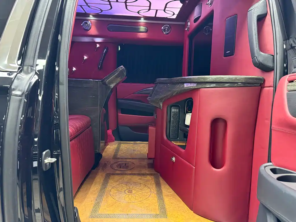 Cadillac Escalade 2018 — фото 21