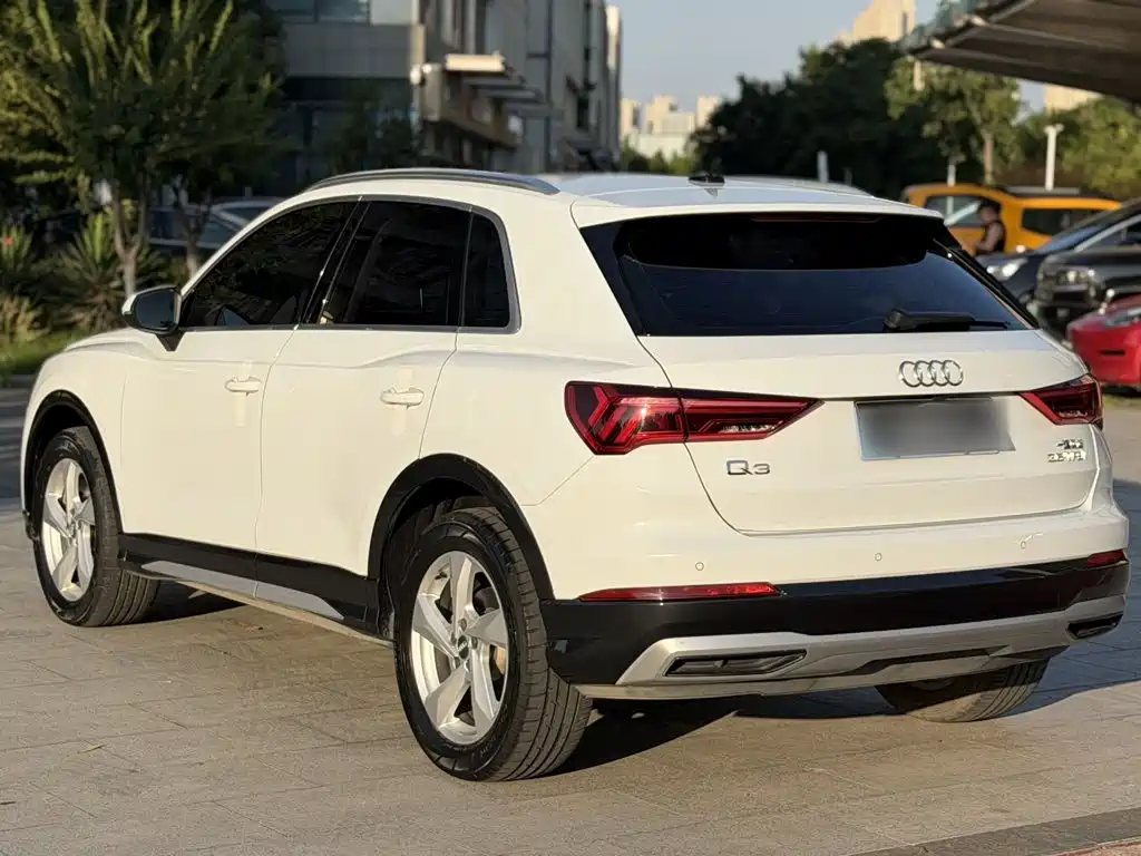 Audi Q3 2019 — фото 12