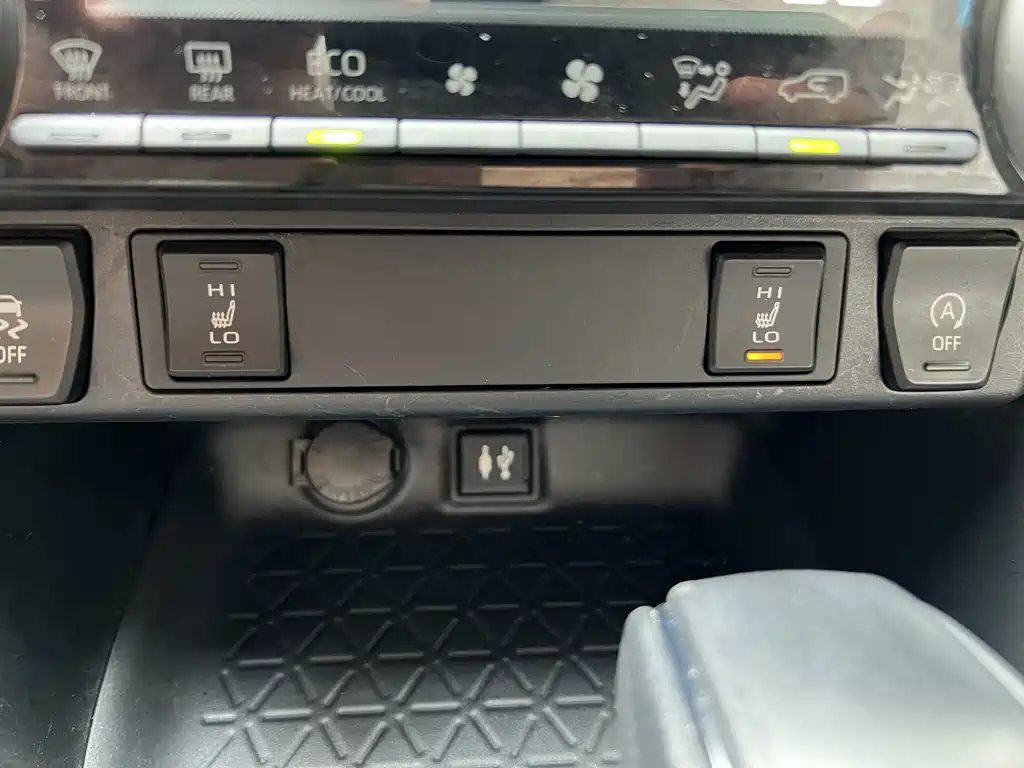 Toyota RAV4 2021 — фото 10