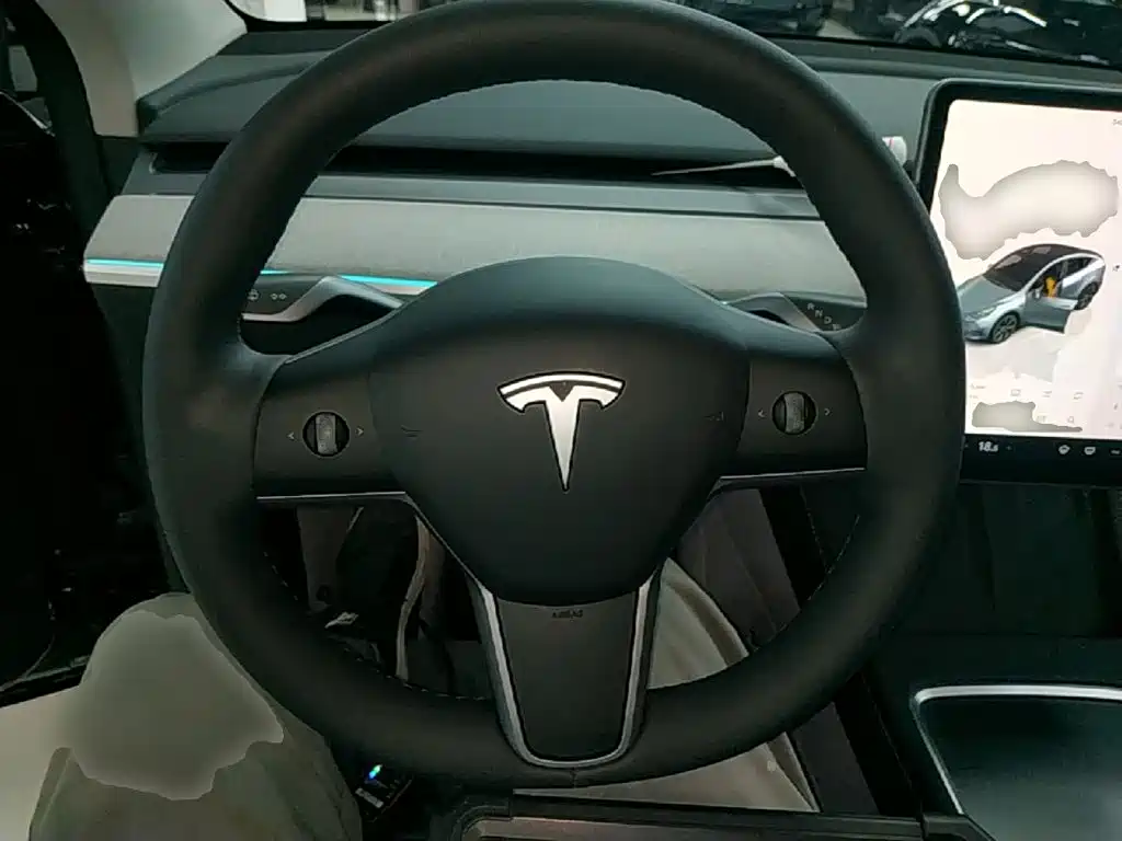 Tesla Model Y 2024 — фото 11
