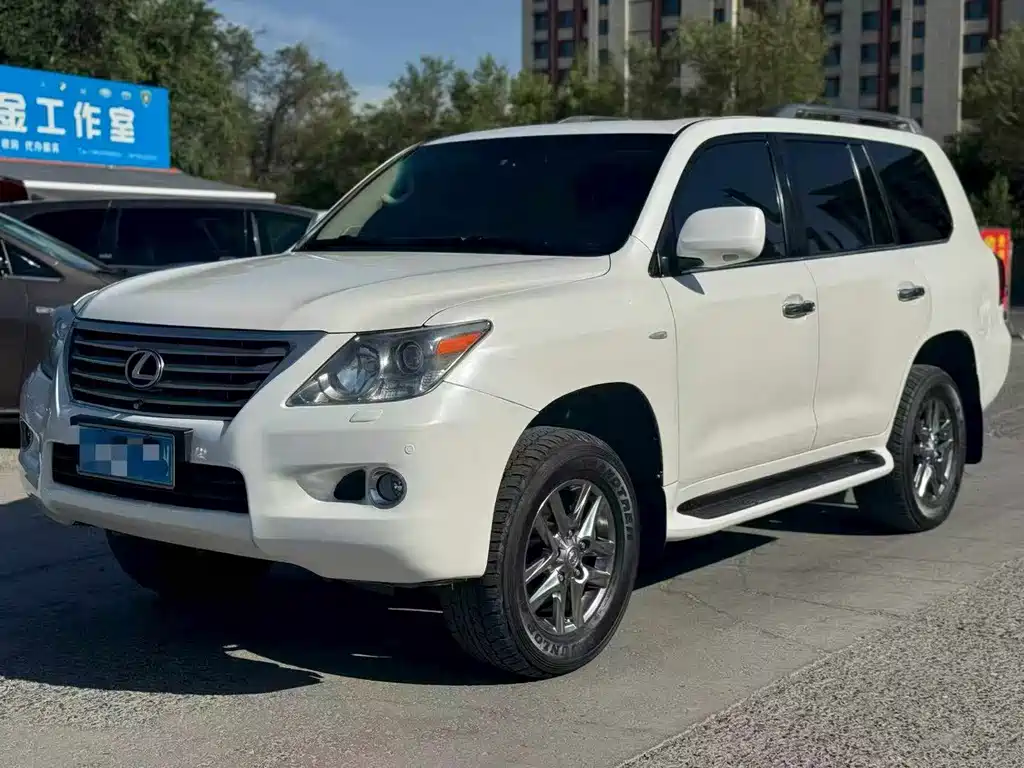 Lexus LX 2011