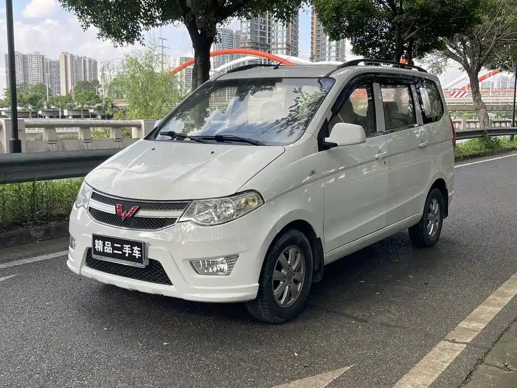 Wuling Hongguang 2018 — фото 1