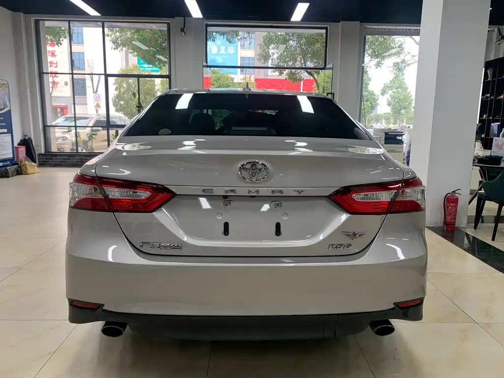 Toyota Camry 2023 — фото 16