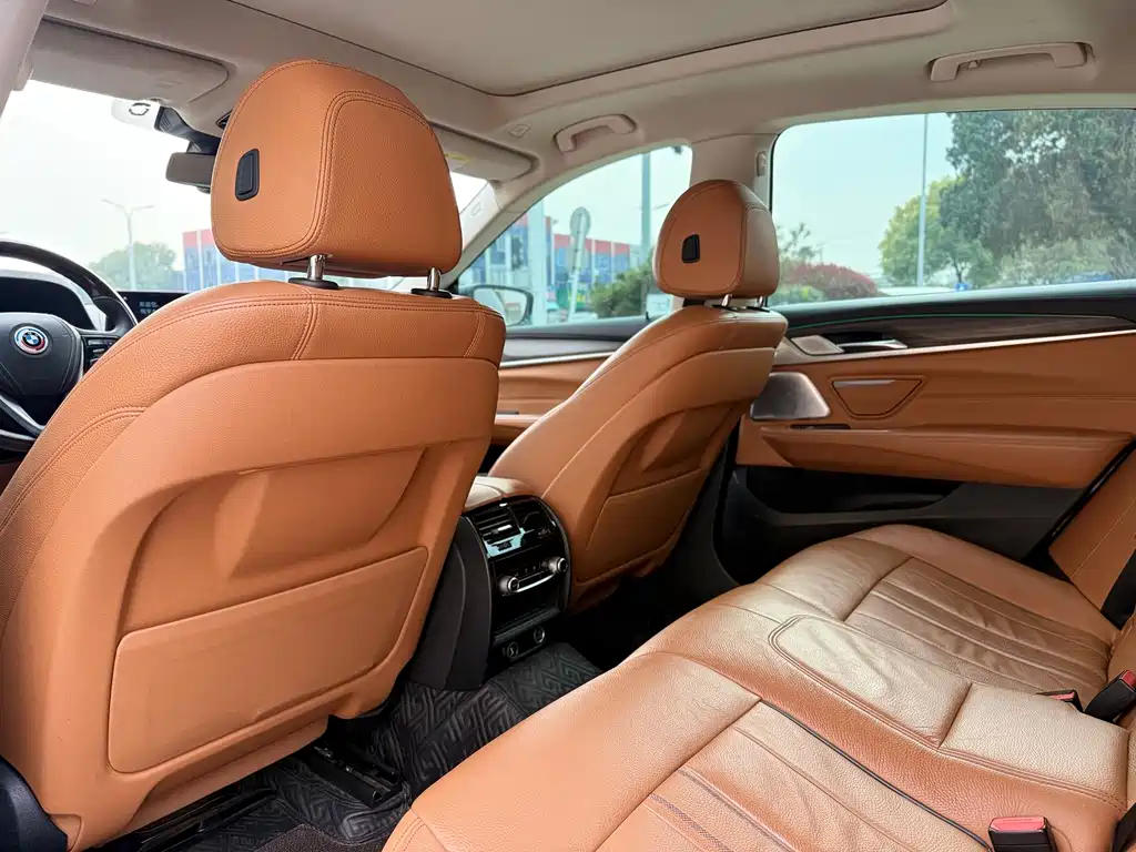 BMW 6 Series GT 2018 — фото 11