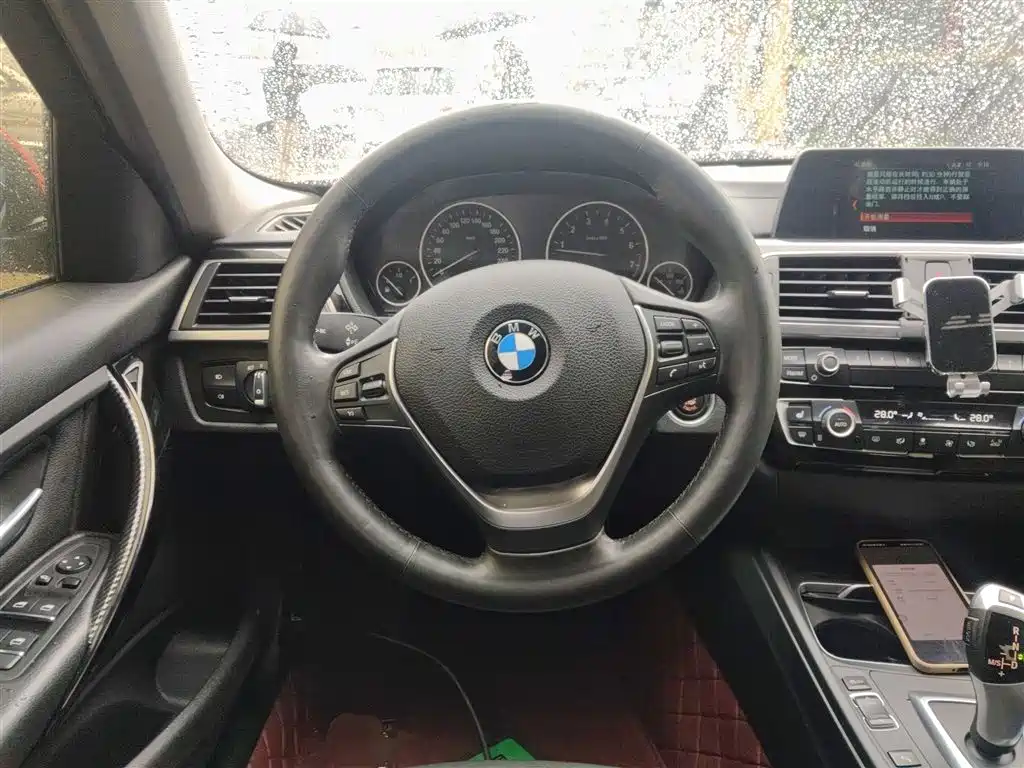 BMW 3 Series 2018 — фото 11